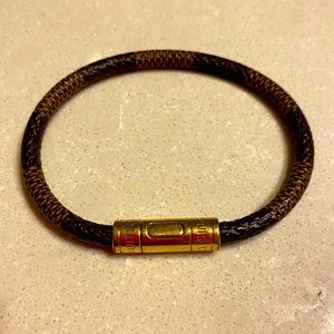 Louis Vuitton, unisex bracelet; brown, tan. Gold clasp.